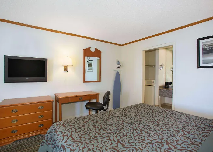 Days Inn By Wyndham Wichita West Near Airport