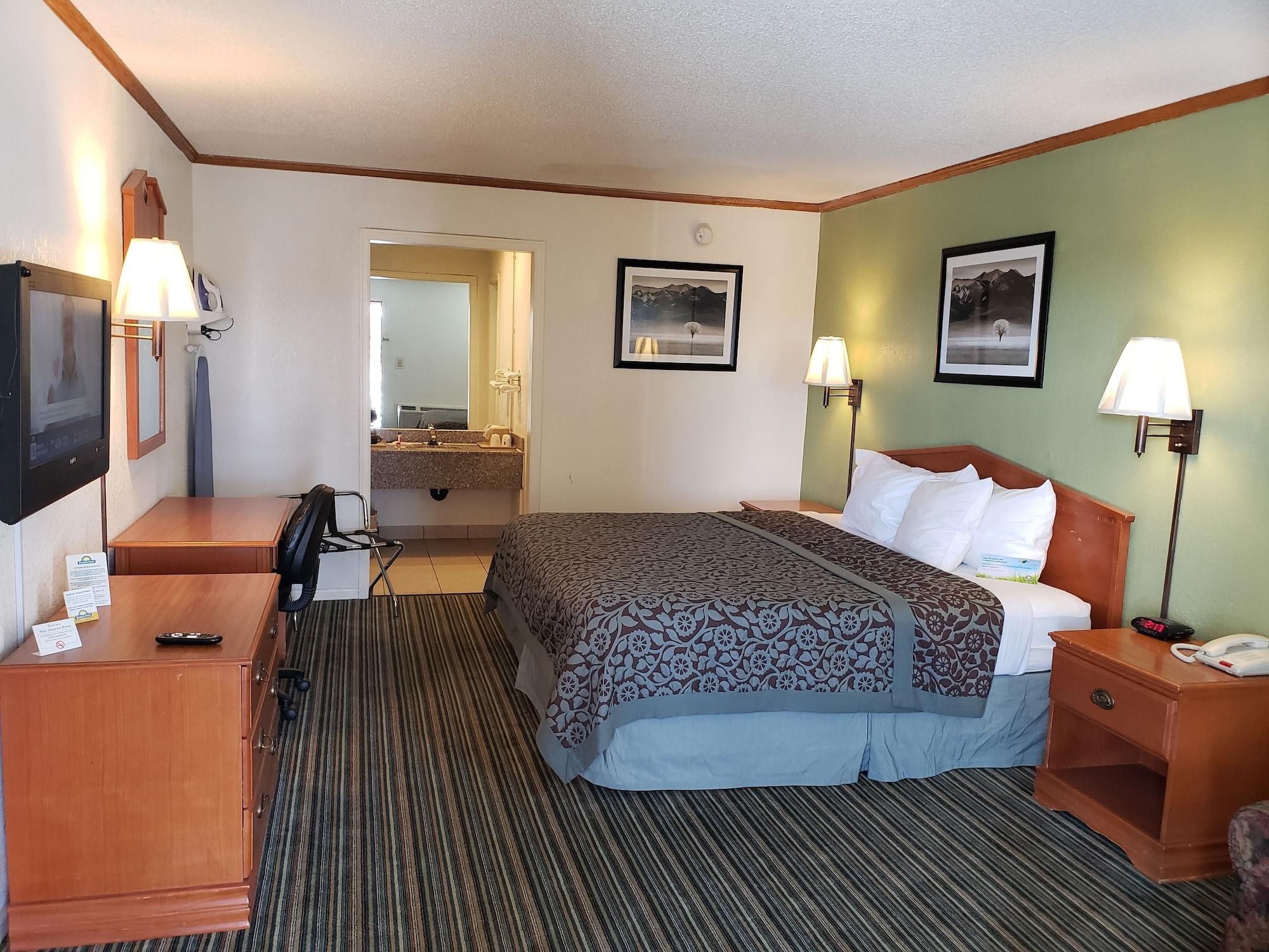 Days By Wyndham West Near Airport 3*