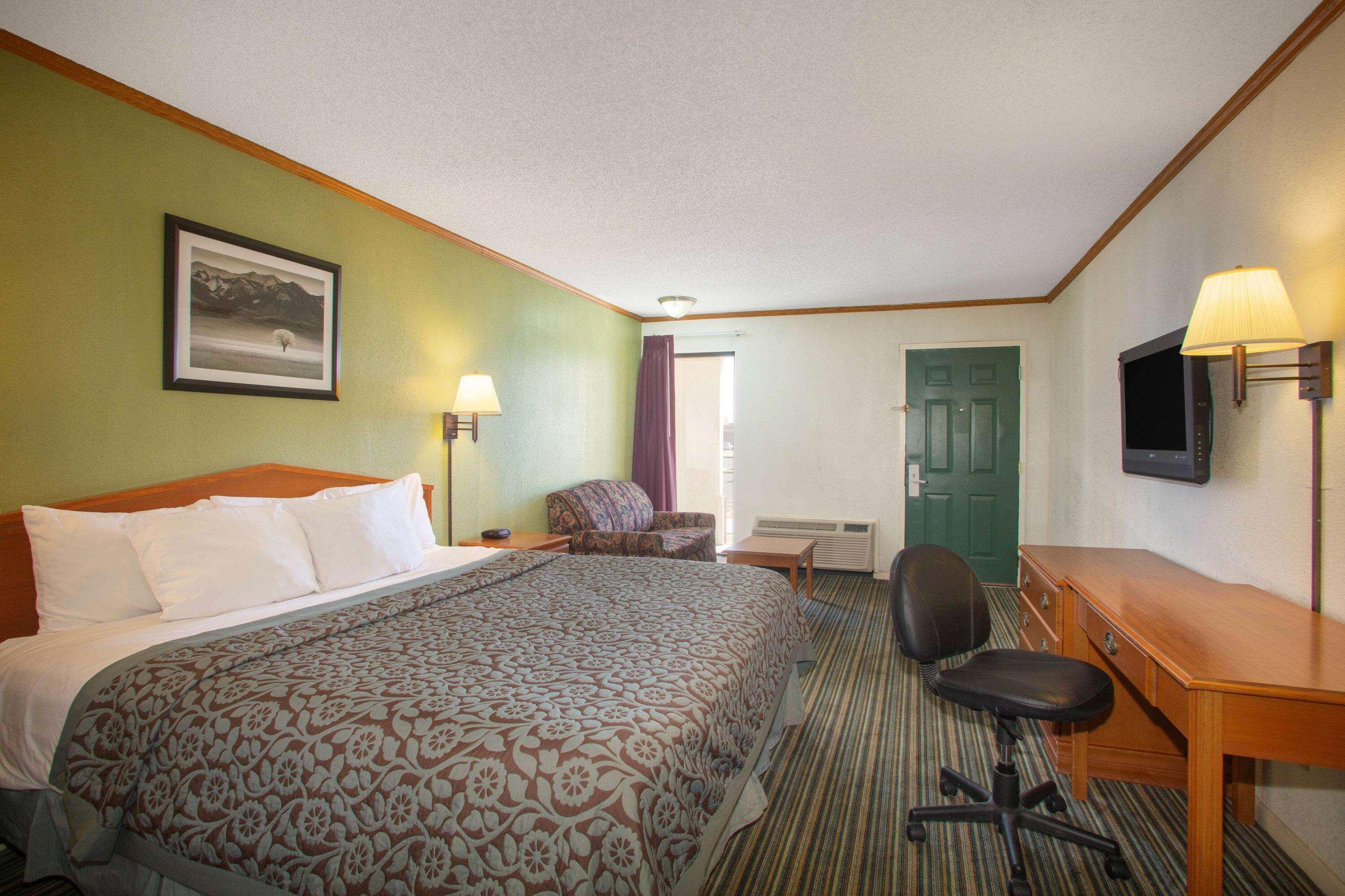 Days By Wyndham West Near Airport Wichita