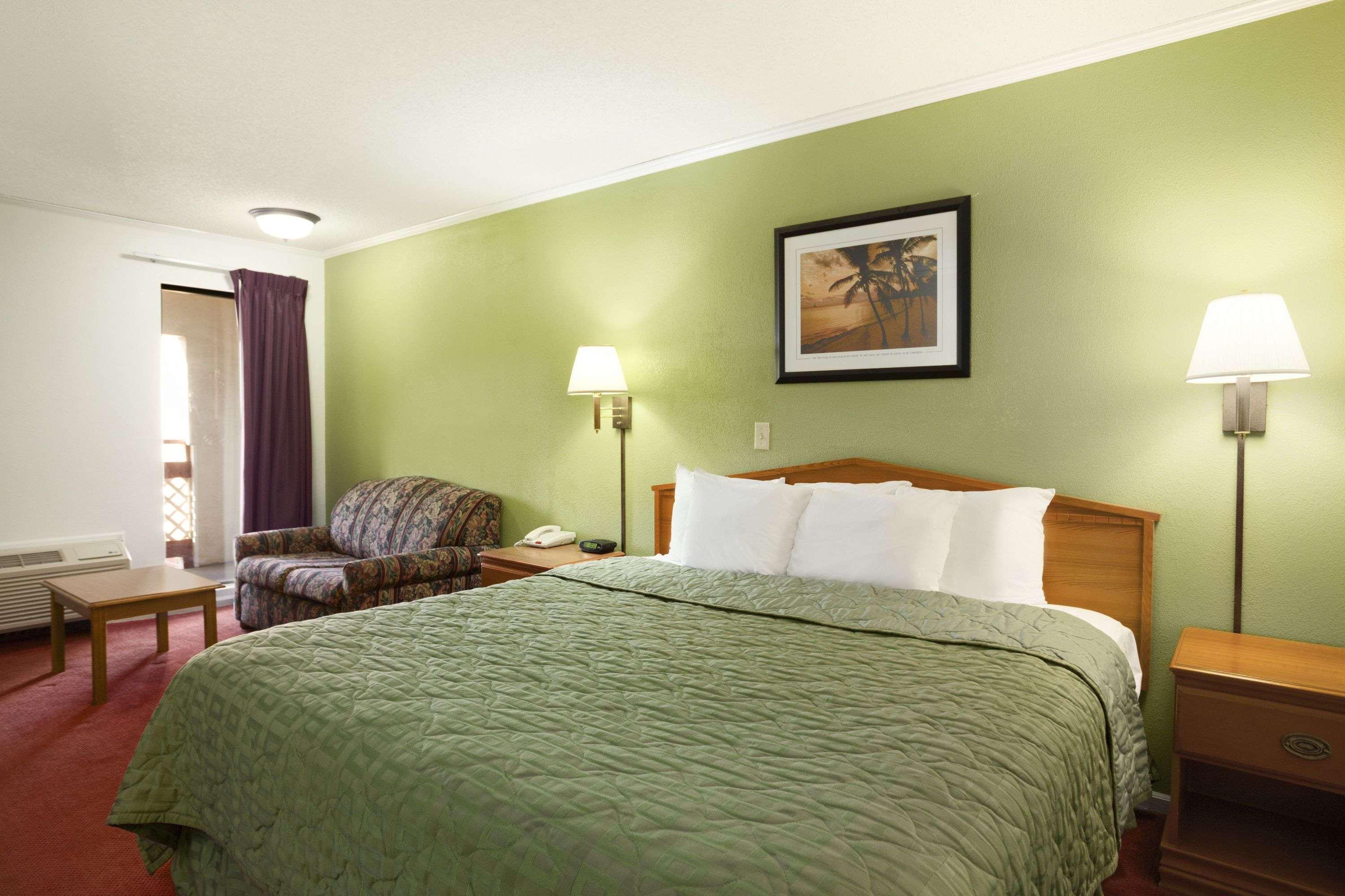 Days By Wyndham West Near Airport 3*