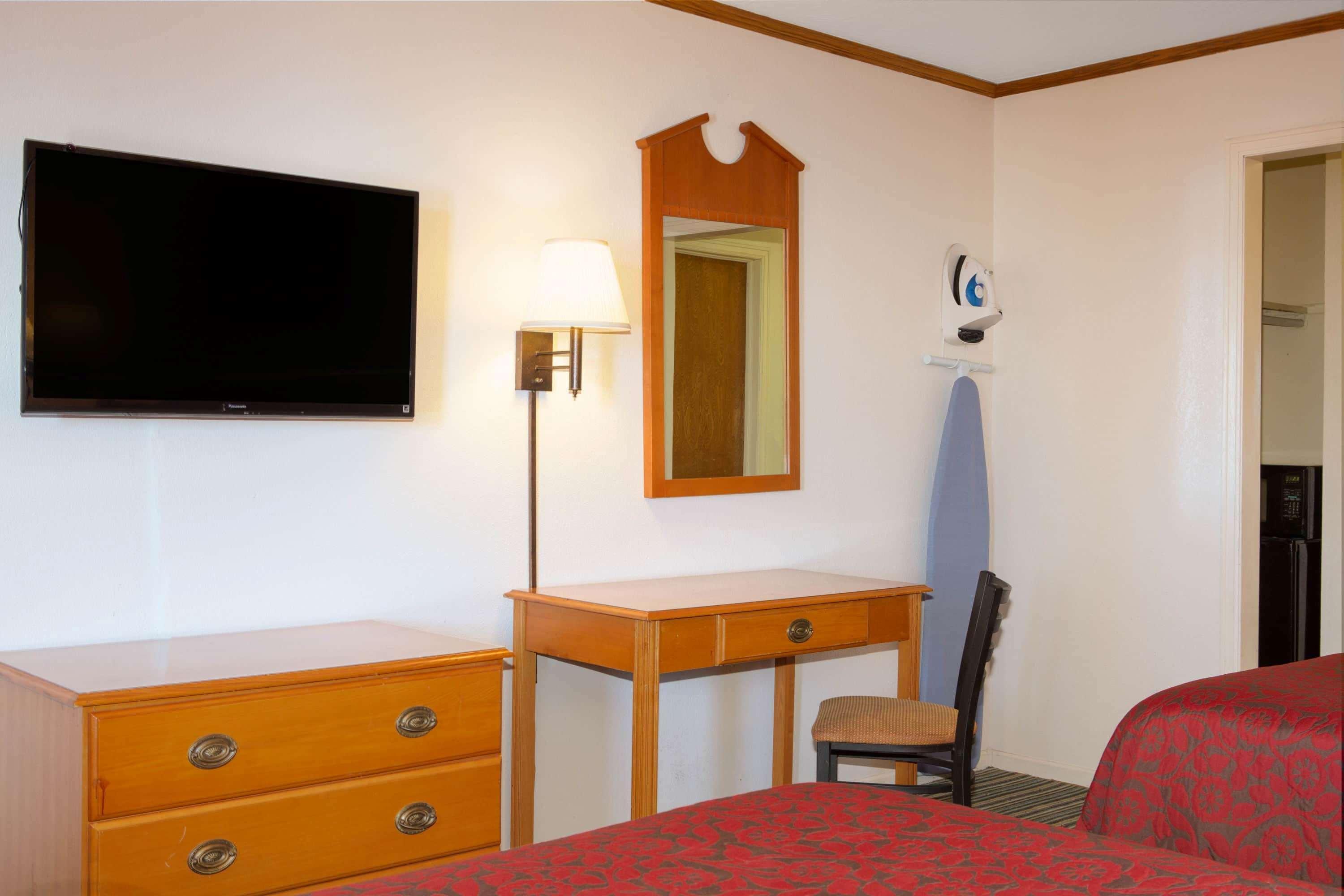 Days By Wyndham West Near Airport Wichita