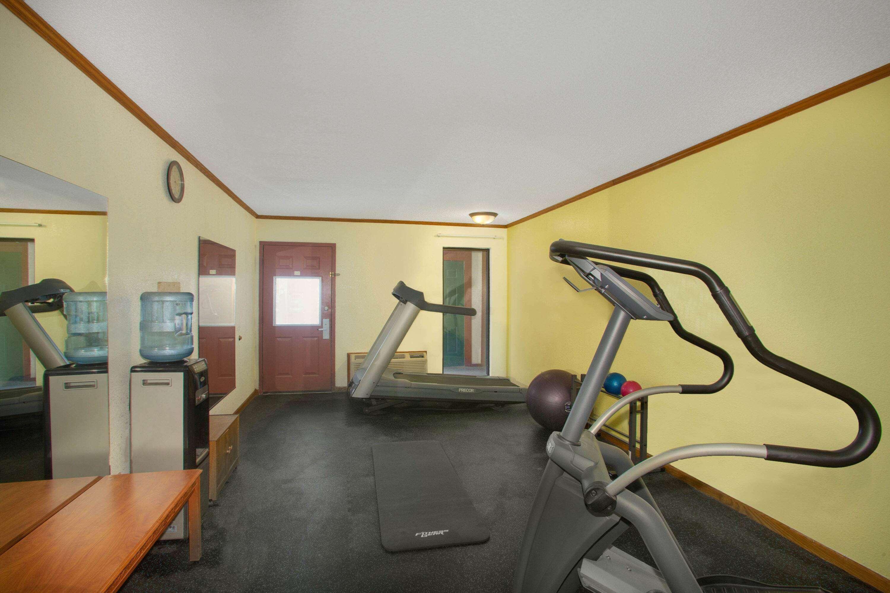 Days By Wyndham West Near Airport Motel 3*