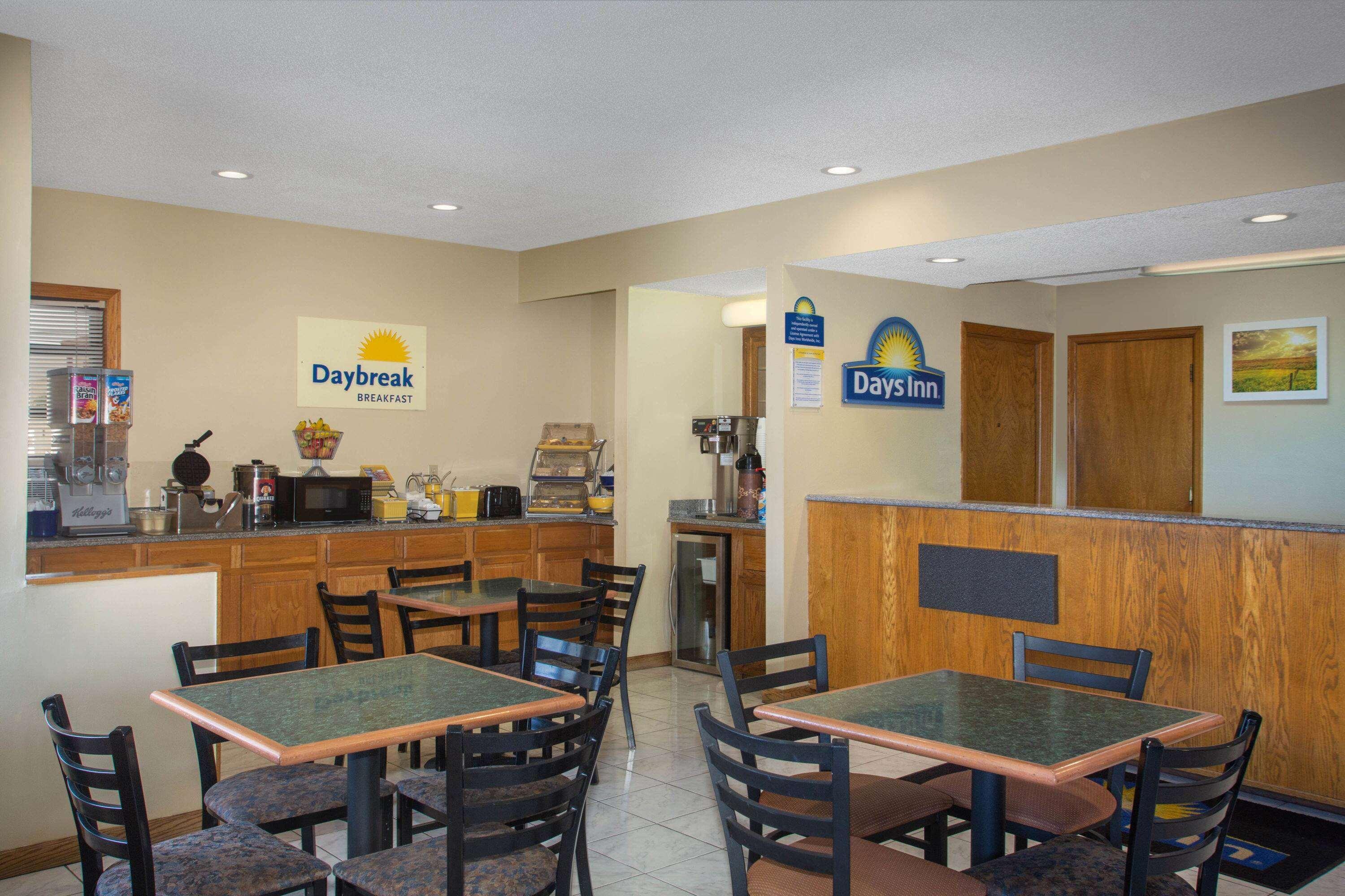 Days By Wyndham West Near Airport Motel 3*