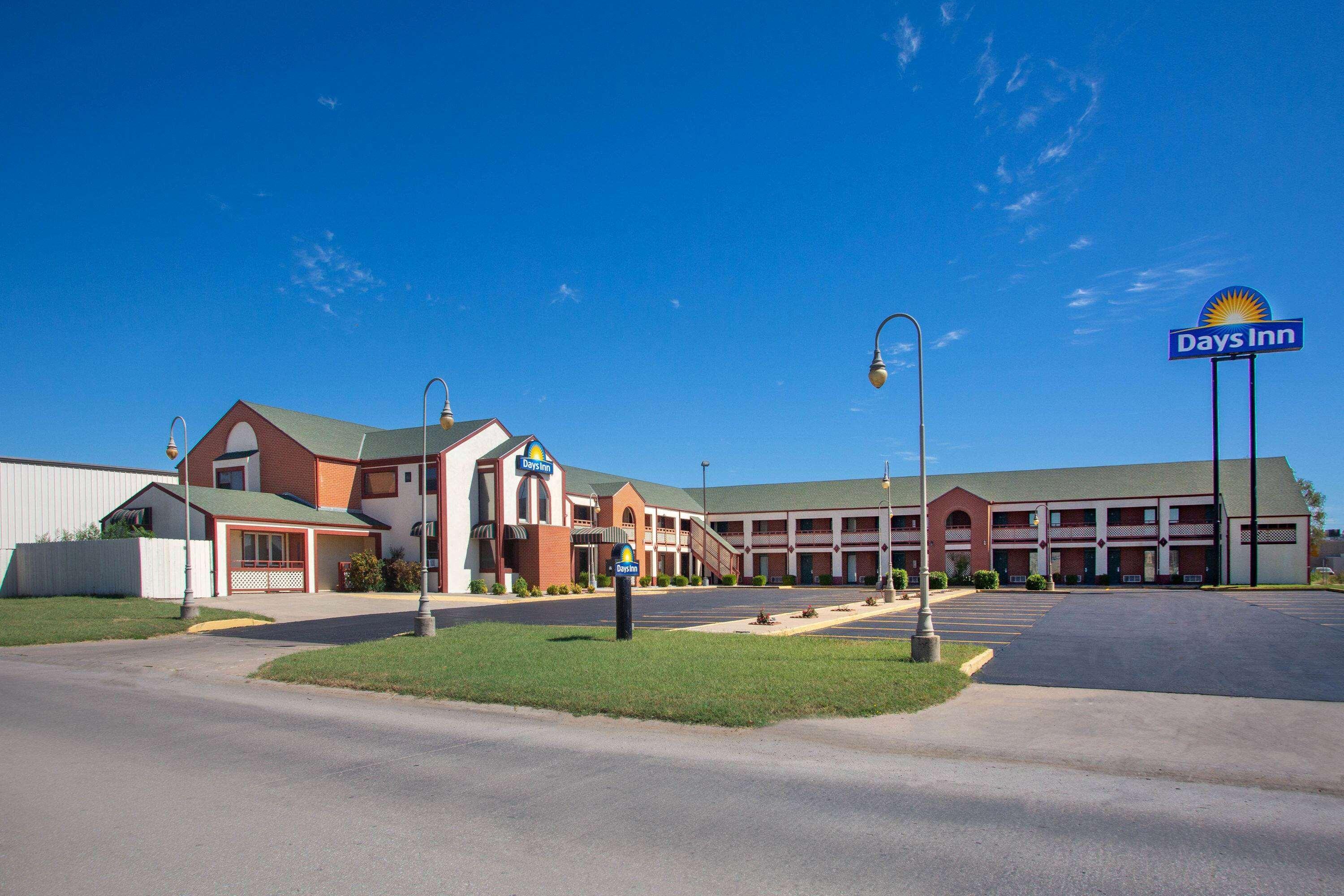 Days By Wyndham West Near Airport Motel Wichita