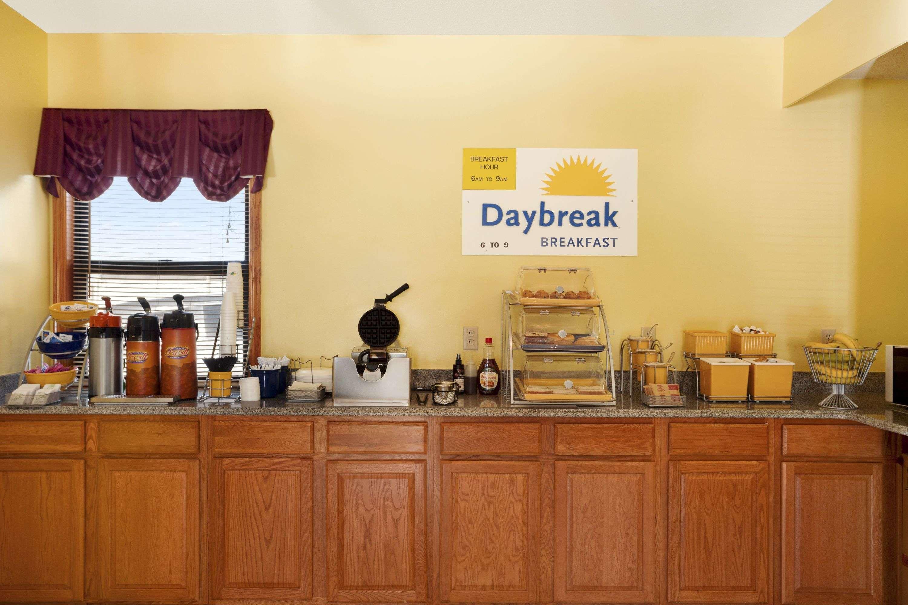Days By Wyndham West Near Airport Wichita