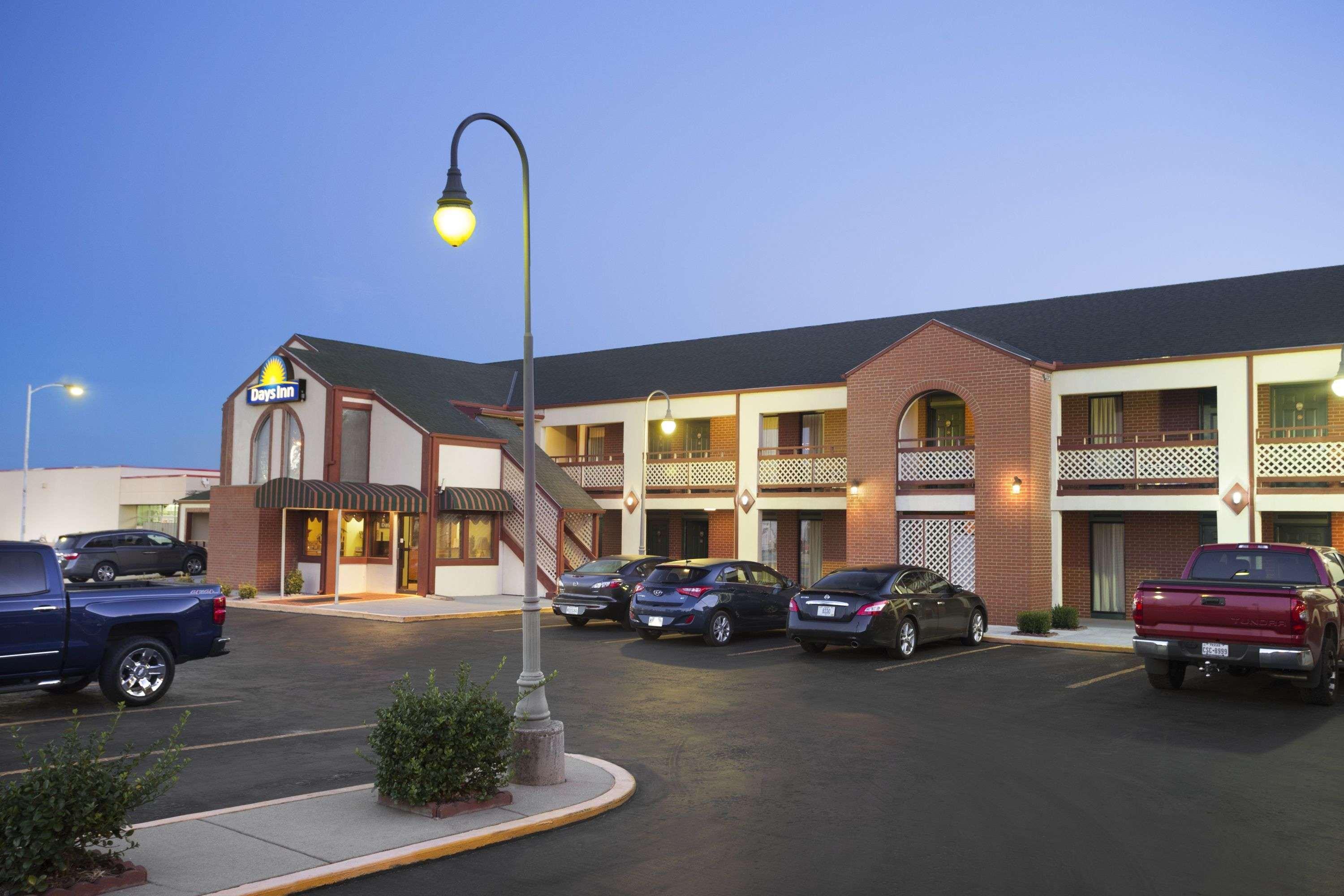 Motel Days By Wyndham West Near Airport 3*