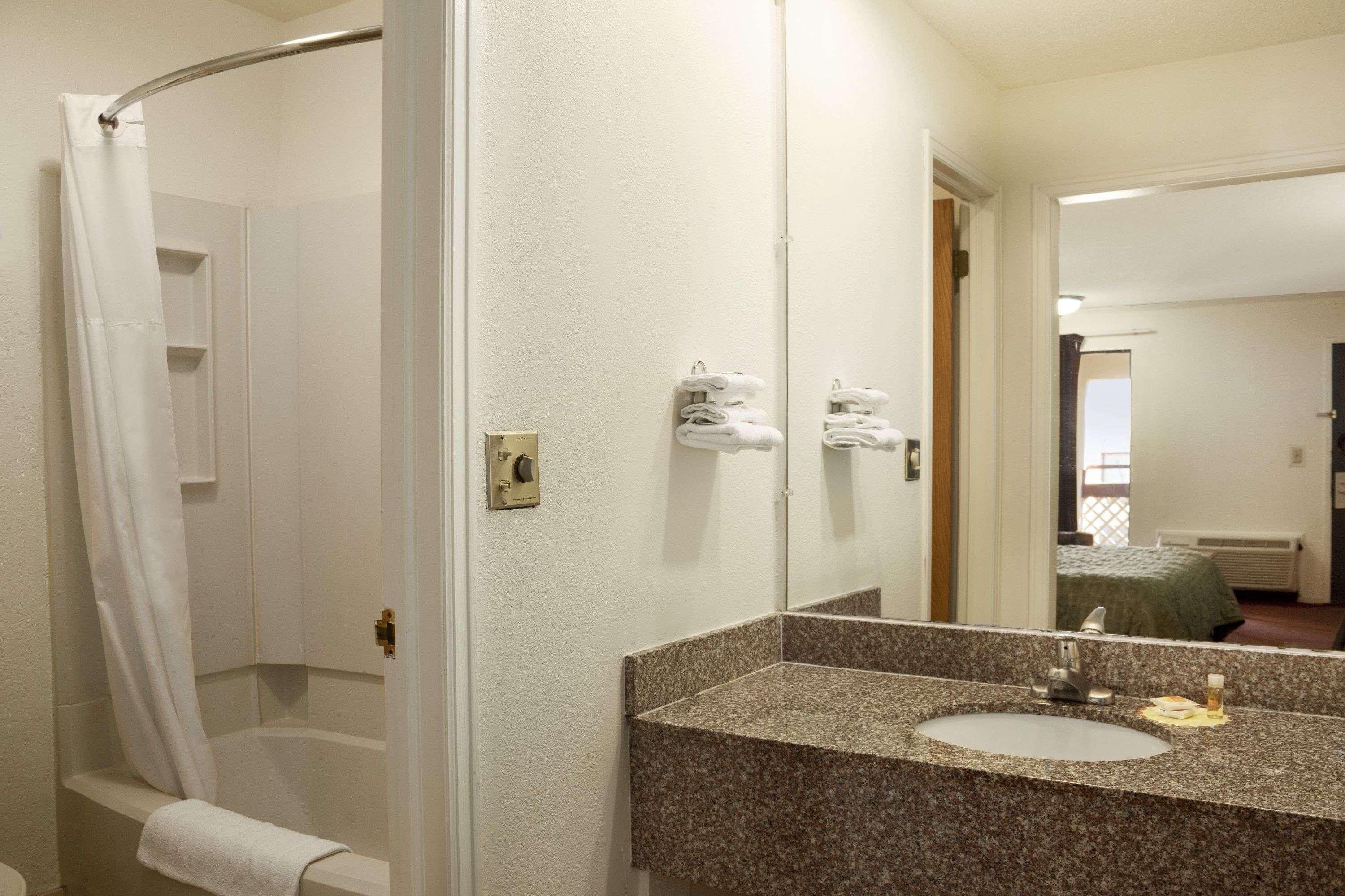 Motel Days By Wyndham West Near Airport Wichita