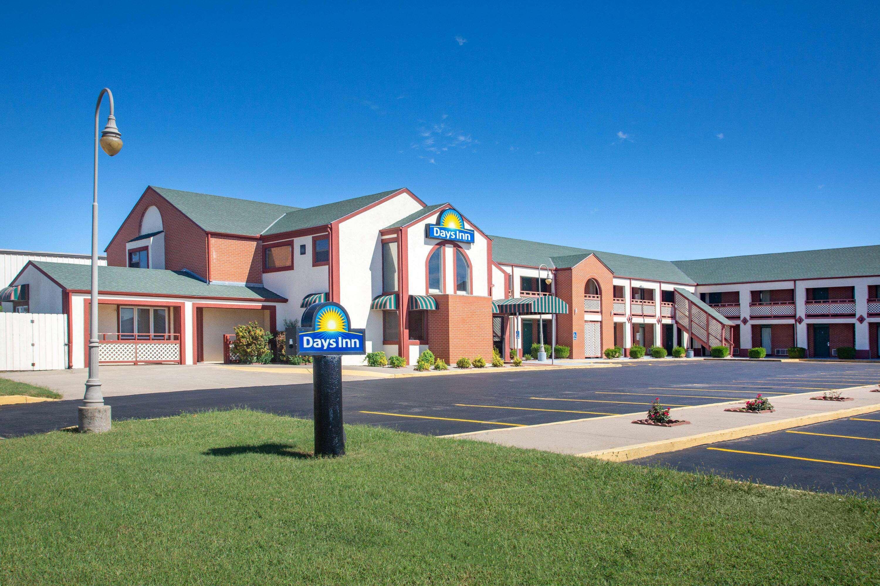 Days By Wyndham West Near Airport Motel 3*