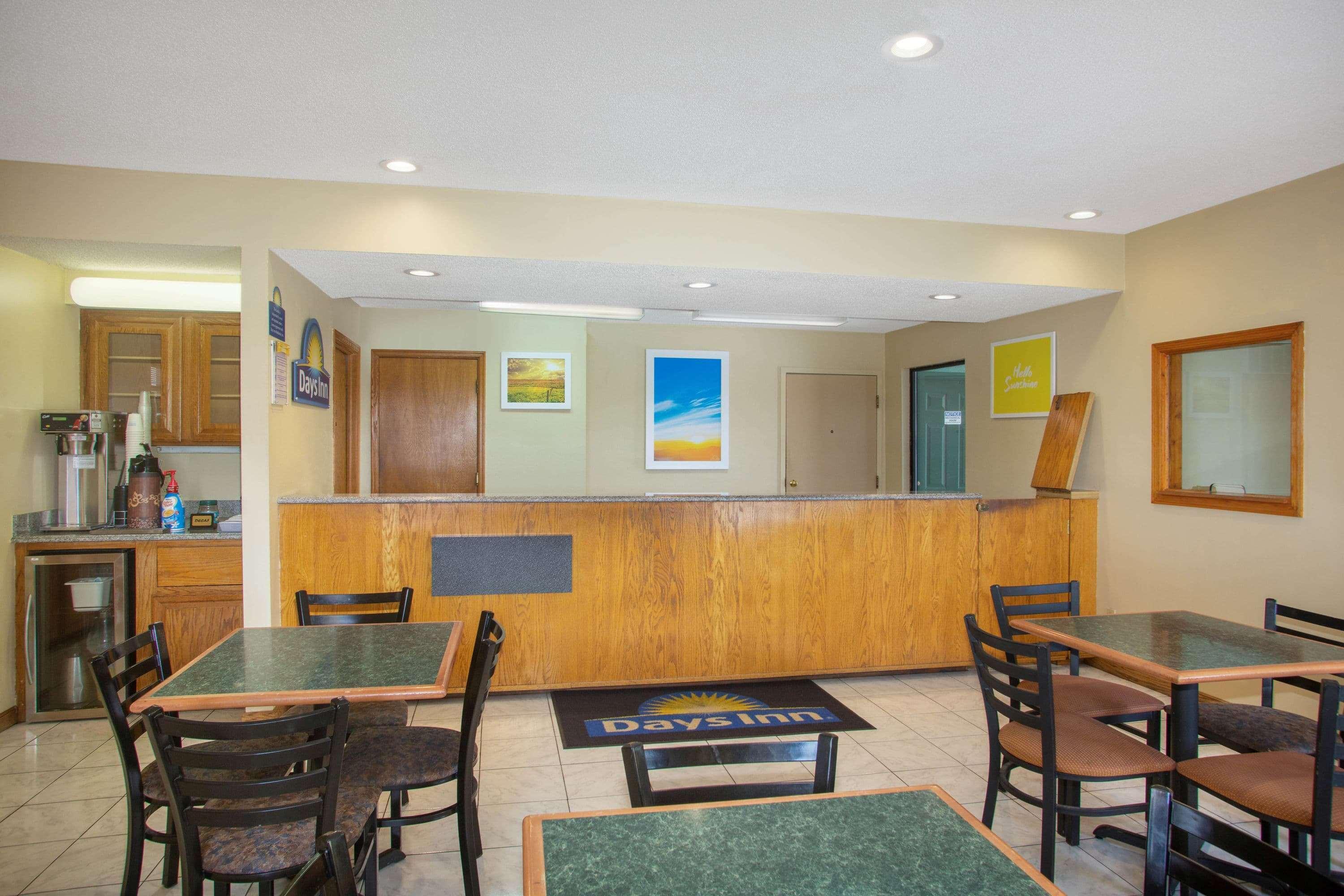 Days By Wyndham West Near Airport Motel 3*