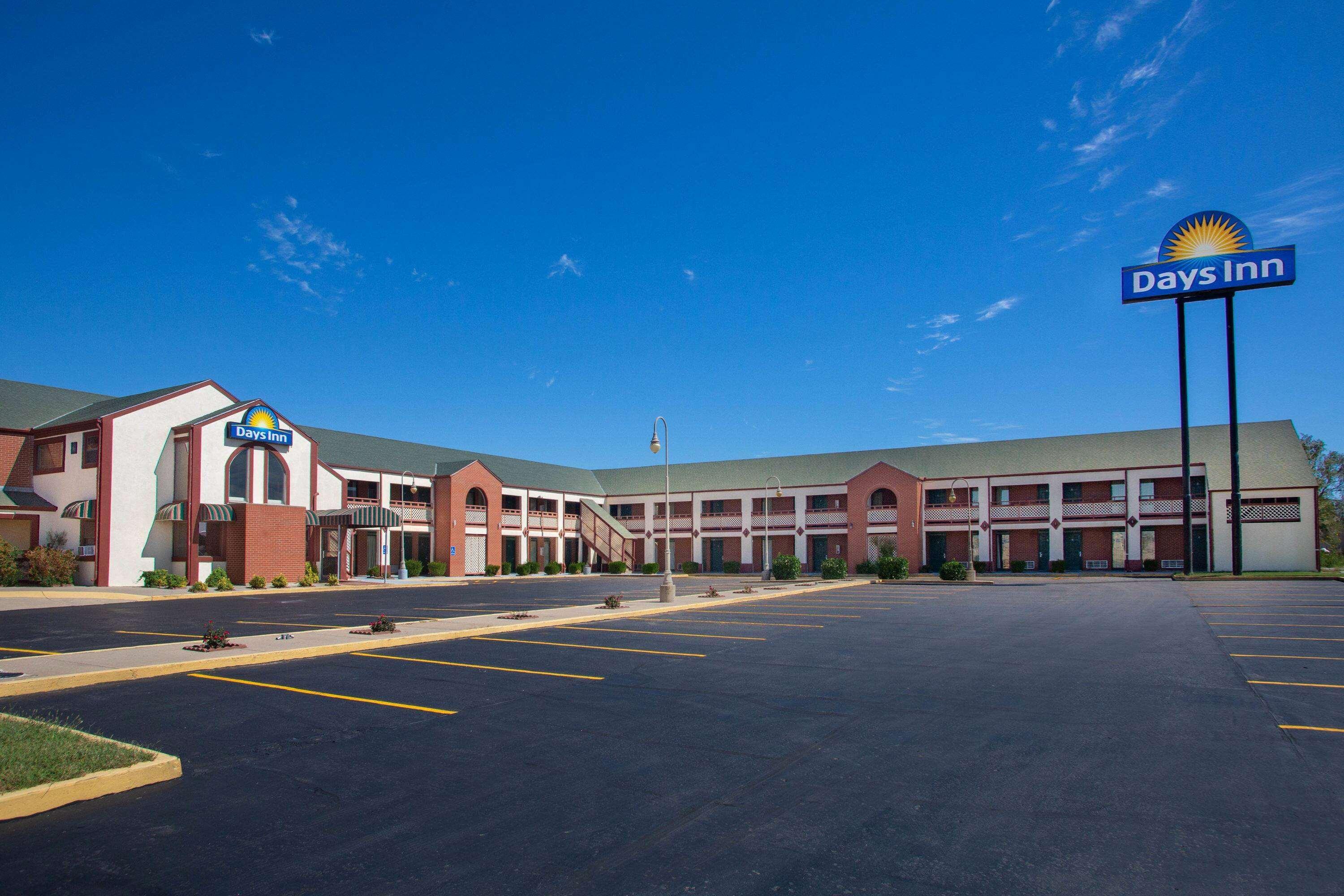 Motel Days By Wyndham West Near Airport 3*