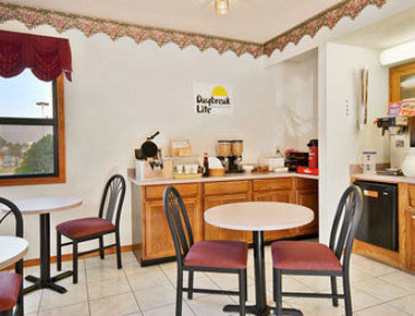 Days By Wyndham West Near Airport Motel 3*
