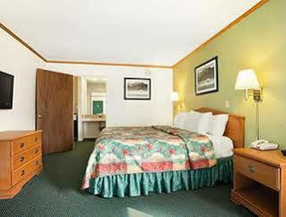 Motel Days By Wyndham West Near Airport 3*