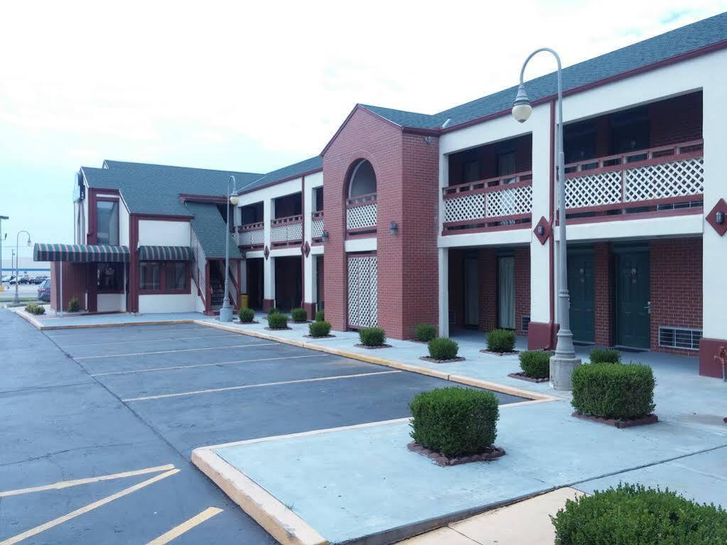 Days By Wyndham West Near Airport 3*